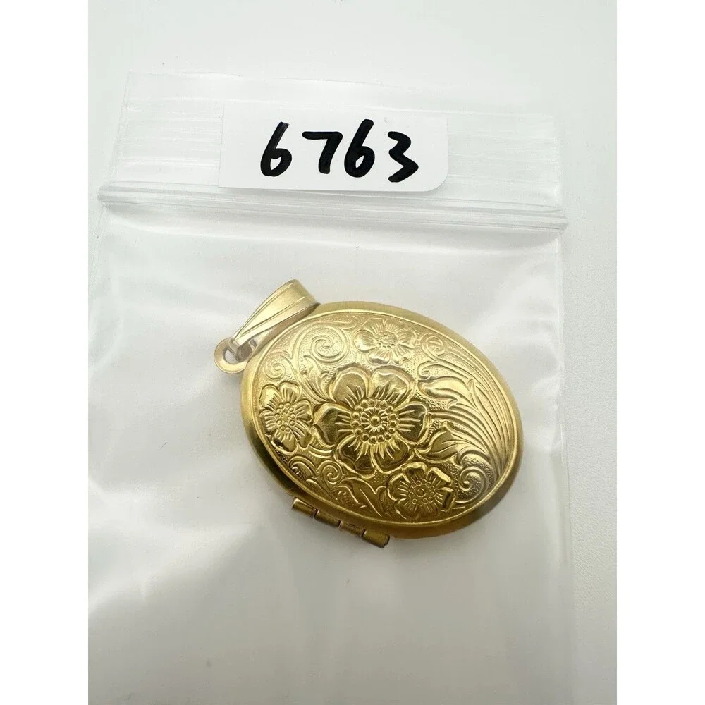 18K Gold Plated Flower Oval Locket Pendant